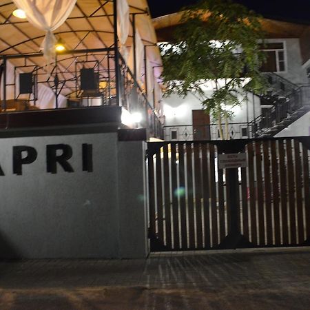 Hotel Capri Soechoemi Buitenkant foto
