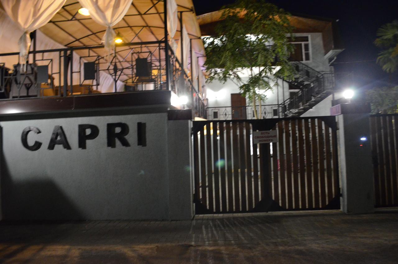 Hotel Capri Soechoemi Buitenkant foto